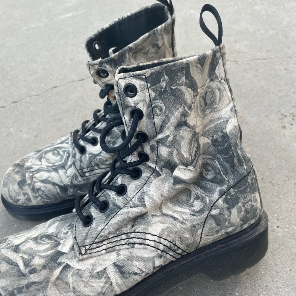 Dr. Martens - Women's Black Core Beckett Skull and Rose Print 8eye Boots